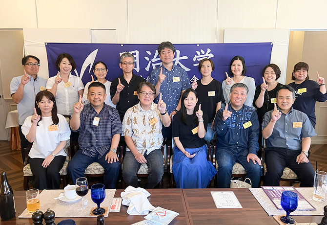 明治大学沖縄県父母会 新入生父母歓迎会を開催しました。